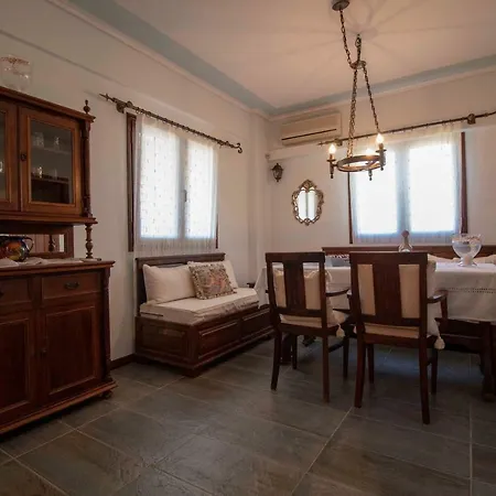 Laconian Collection :chateau De Mavrovouni: Villa