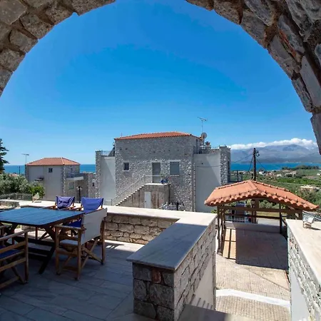 Laconian Collection :chateau De Mavrovouni: Villa