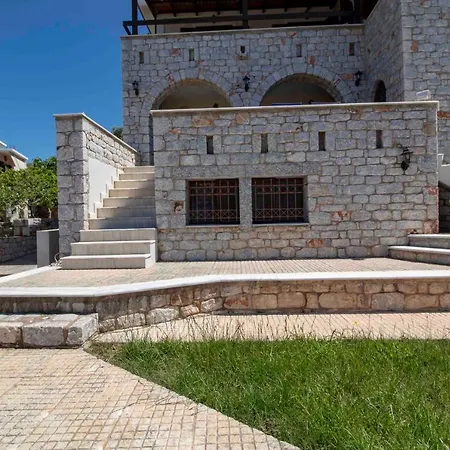 Laconian Collection :chateau De Mavrovouni: فيلة *